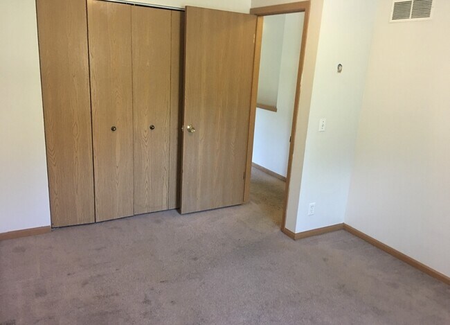 Foto del edificio - Nice 4 Bedroom House Close to East Campus