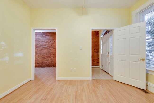 Photo - 2627 W Cary St Apartment