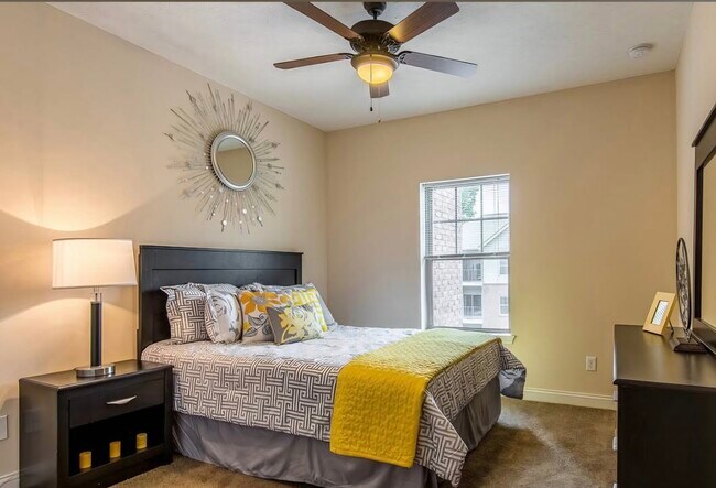 Foto del edificio - 708 Academy Dr