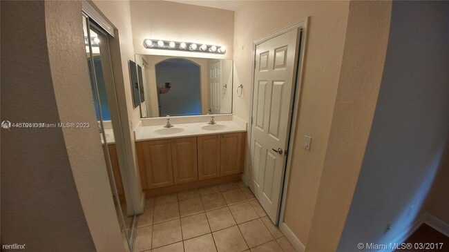 Foto del edificio - 3 br, 2.5 bath House - 6512 Hidden Cove Dr...