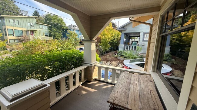 Foto del edificio - Beautiful Fully Furnished Home in Close-In...