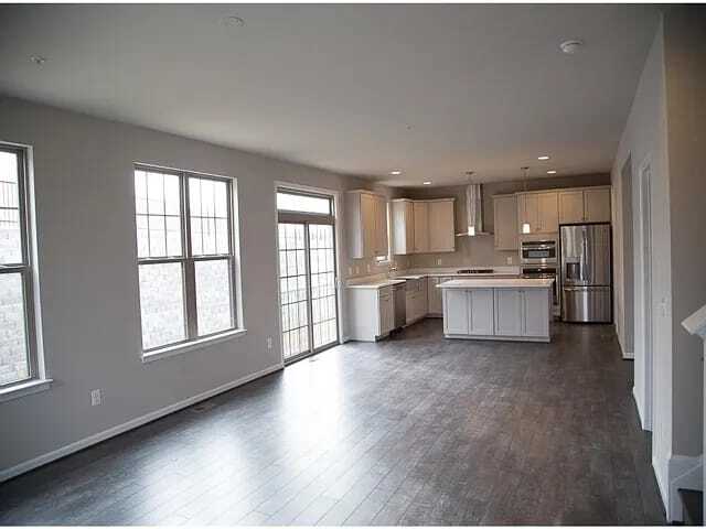 Building Photo - 17905 Woods View Dr