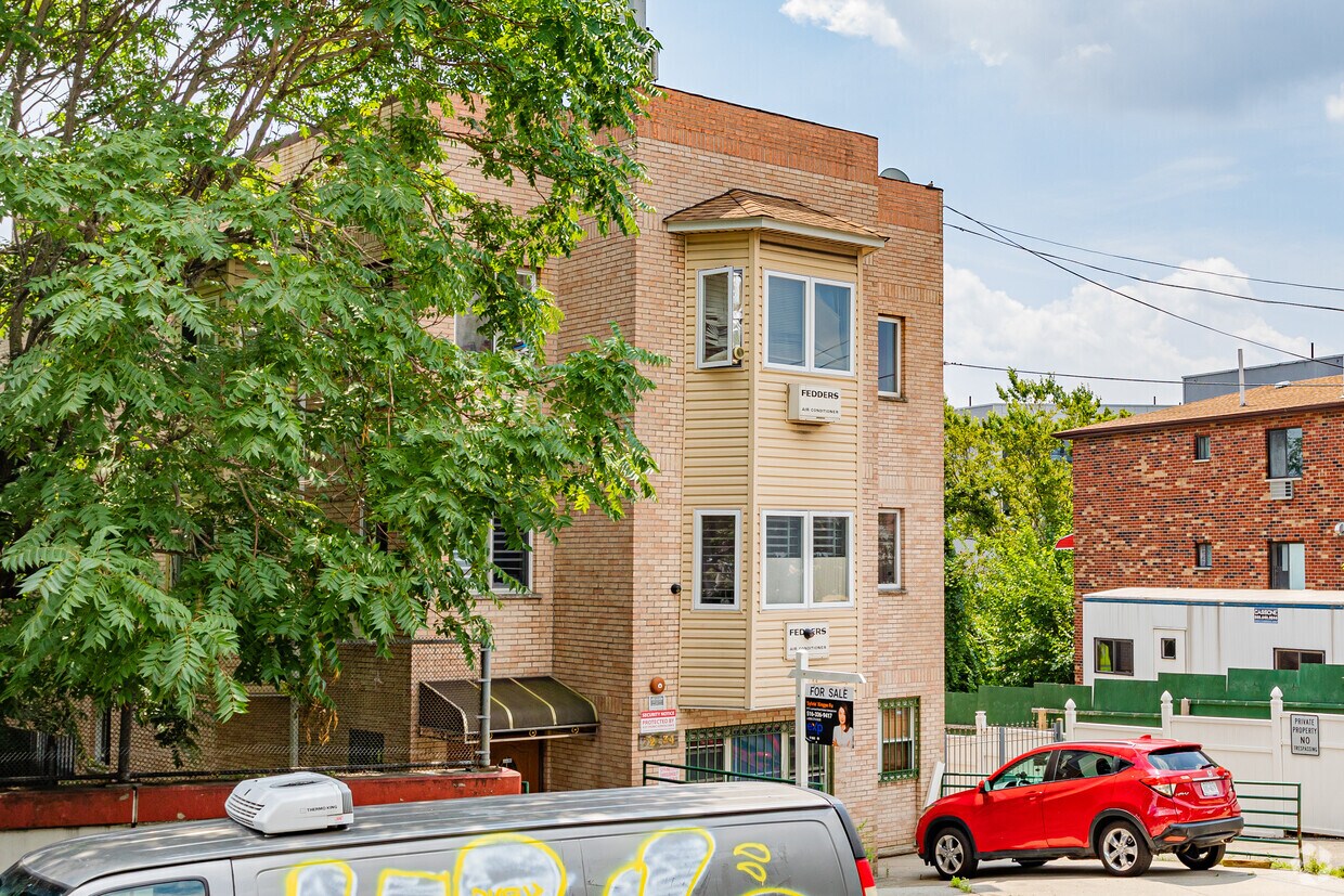 Building Photo - 72-34 45th Ave