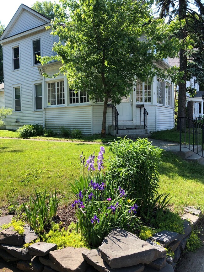 Foto del edificio - 4 S Lake Ave