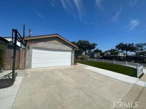Building Photo - 15724 Avis Ave
