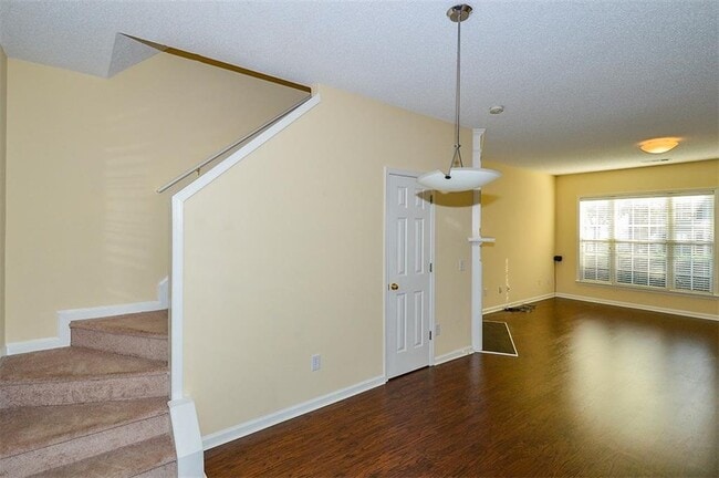 Building Photo - 390 Wittenridge Ct