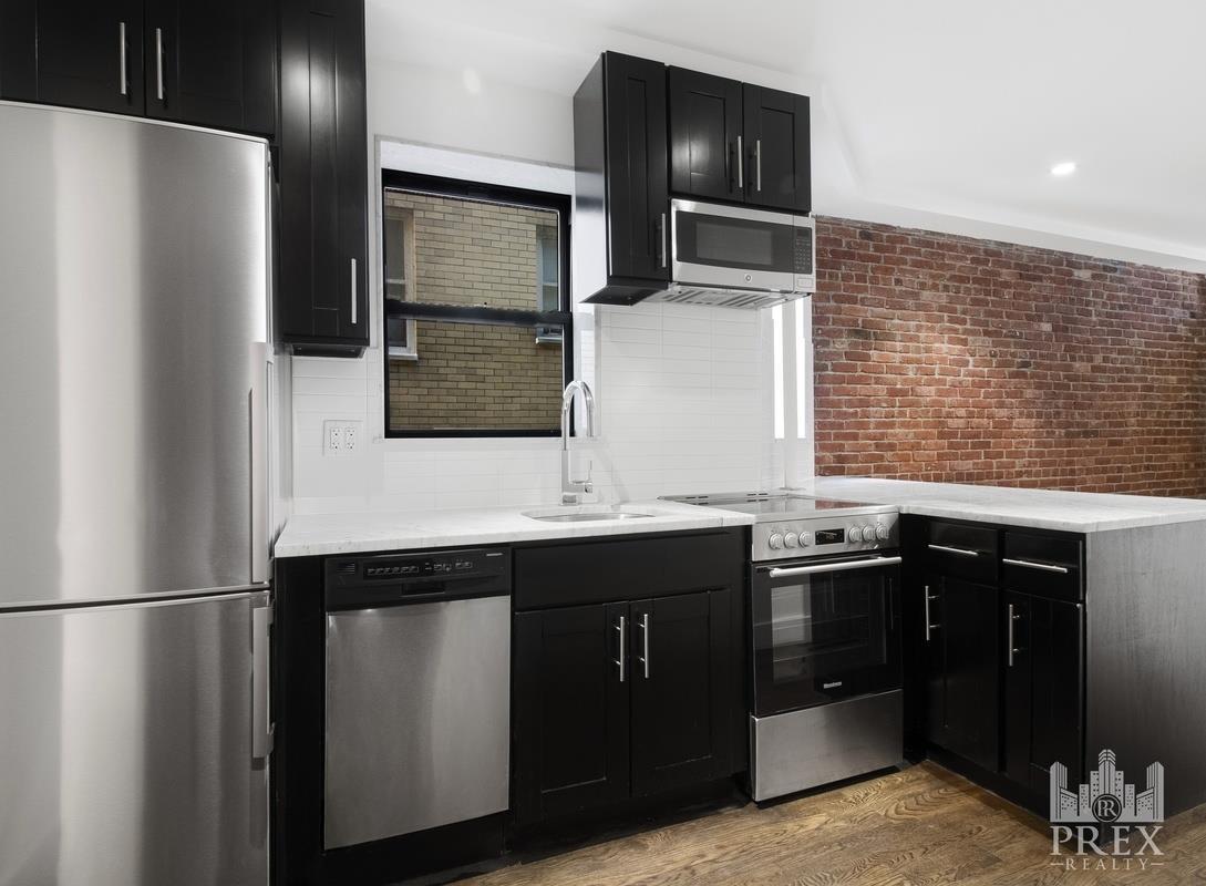 Primary Photo - 339 East 75th Street