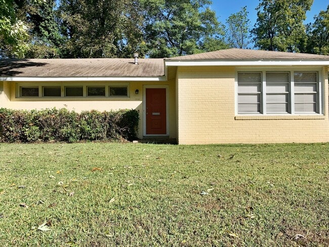 Building Photo - $300 Off 1st Month Special
