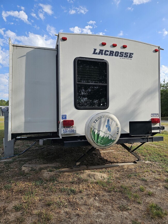 Foto del edificio - 3424 FM 13