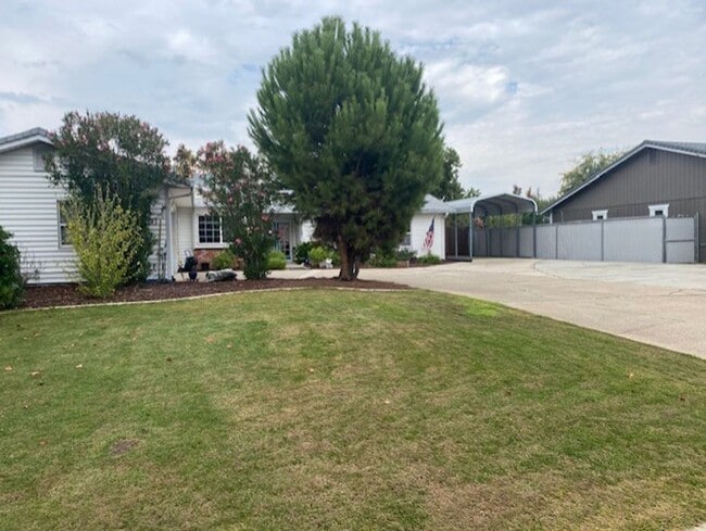 Foto del edificio - Beautiful Home w/ Pool