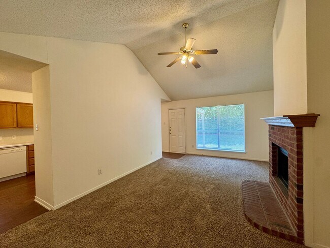 Building Photo - Duplex