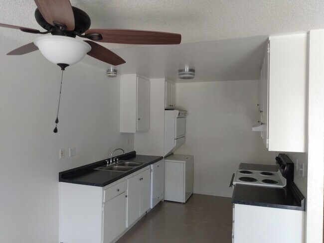 Kitchen - 2533 Price Dr