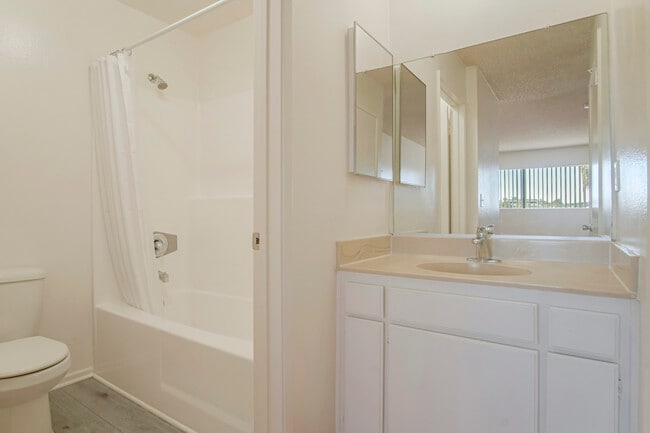 Building Photo - Acacia Manor