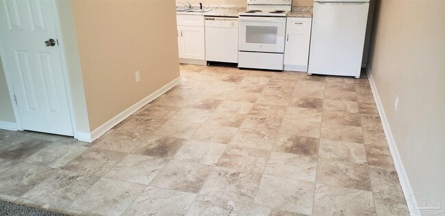 Building Photo - 6131 Don Carlos Dr