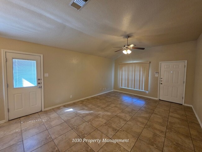 Building Photo - 2 Bed/2 Bath Duplex in Trimmier Estates! 500.00 off 1st full months rent