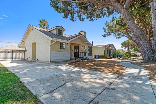 Building Photo - 15528 Cordary Ave