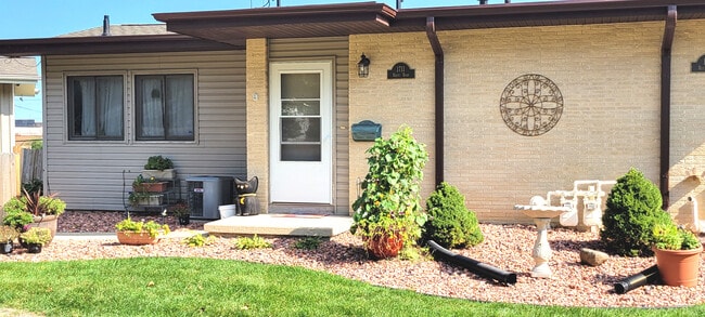 Building Photo - 1711 Reetz Rd