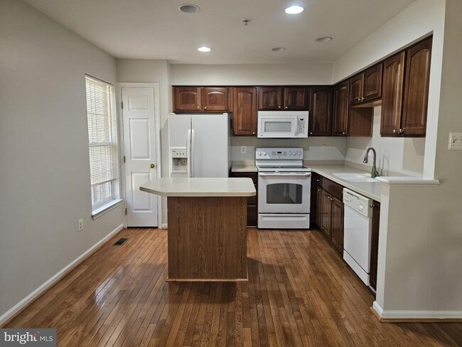 Foto del edificio - 7136 Deep Falls Way