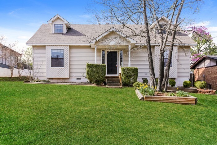 Primary Photo - 4 Bedroom Beauty