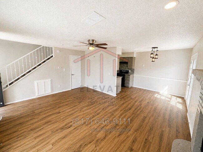 Foto del edificio - 5912 Holiday Ln