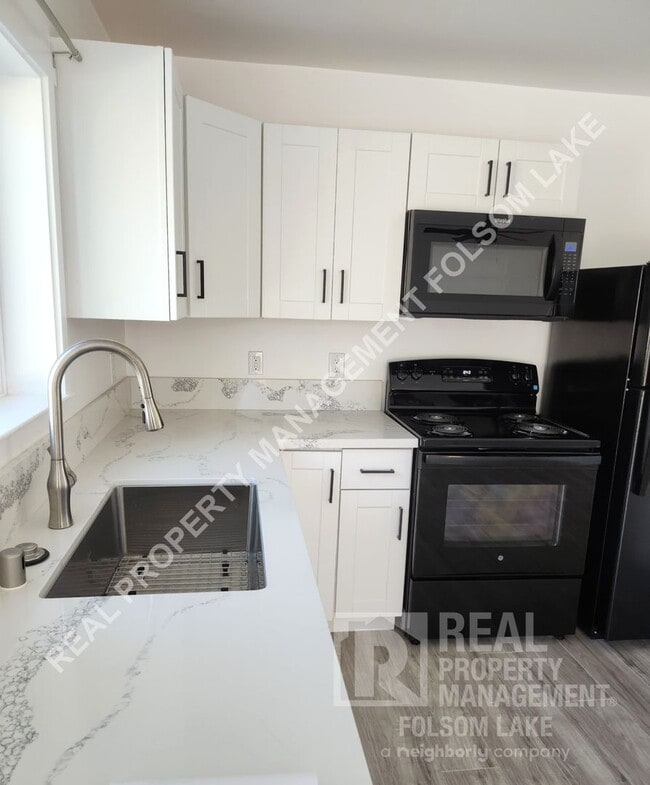 Building Photo - 814 1/2 Rumsey Way