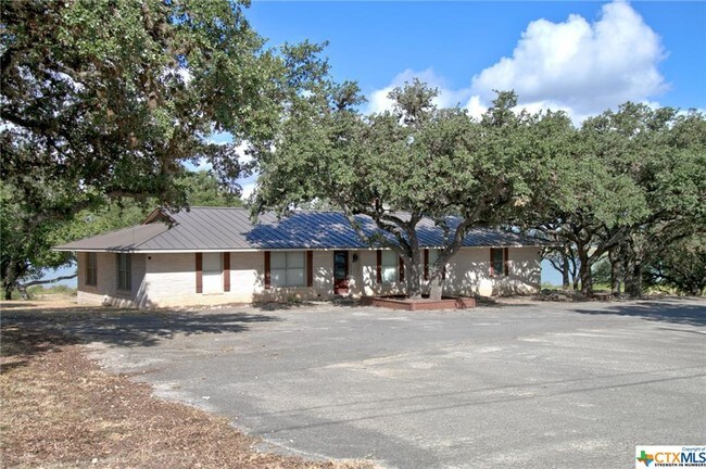 Foto del edificio - 2056 Lakeland Dr
