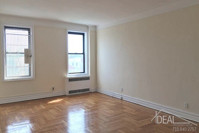 Foto del edificio - Large One Bedroom with Verrazano Views !!!