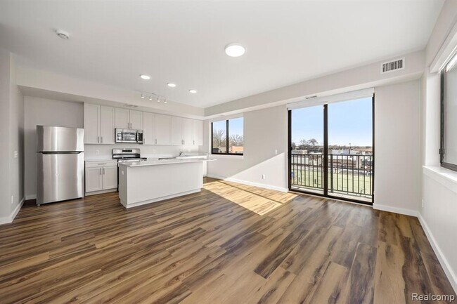 Foto del edificio - 16530 E Warren Ave