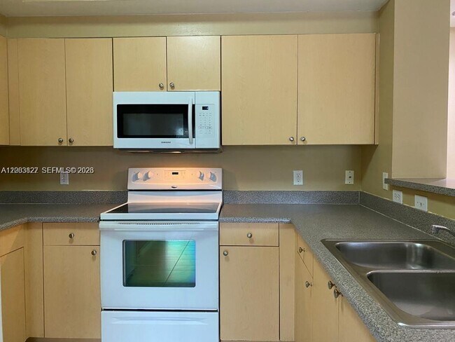 Foto del edificio - 8060 N Nob Hill Rd