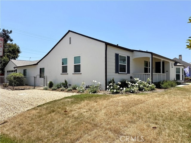 Building Photo - 352 E Newman Ave