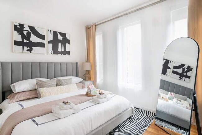 Foto del edificio - 13-3 I Brand New 4BR 3Bth Duplex Private R...