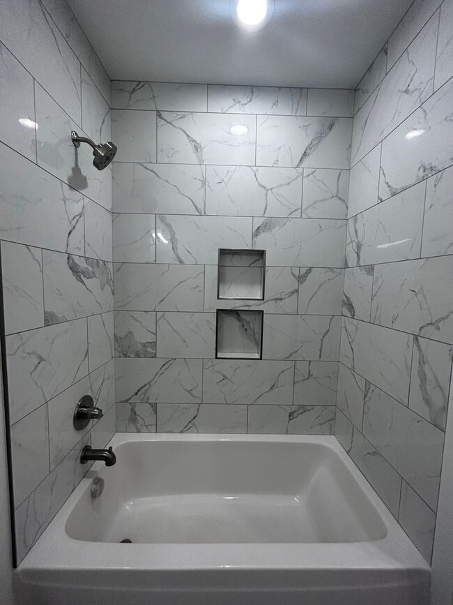 Foto del edificio - 102 W 6th St