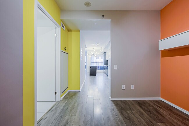Photo du bâtiment - 783-783 Bathurst St