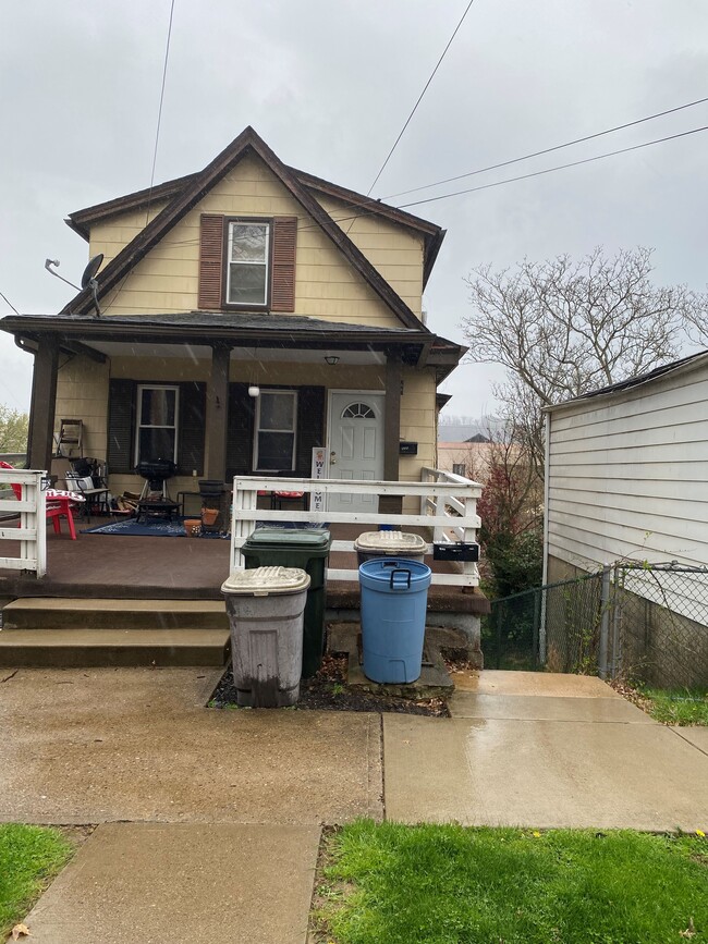 Building Photo - 651 6th St