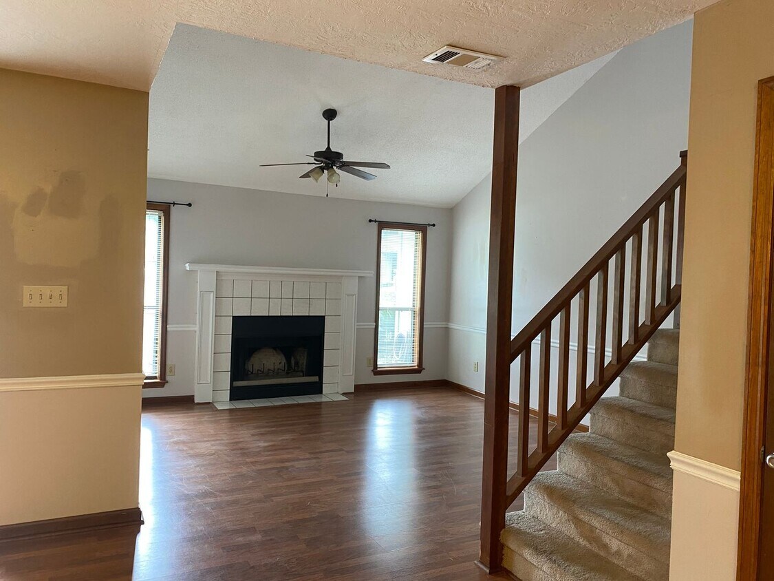 Foto del edificio - 2 BR/ 2.5 BA townhome off Bobby Jones