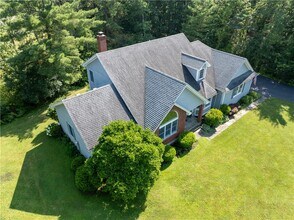 Building Photo - 5 Arrowood Ln