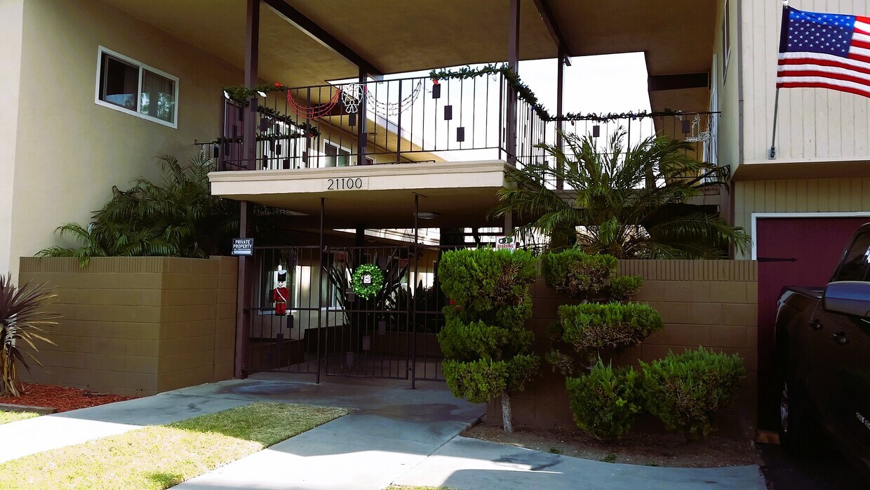front of building - 21100 Pioneer Blvd