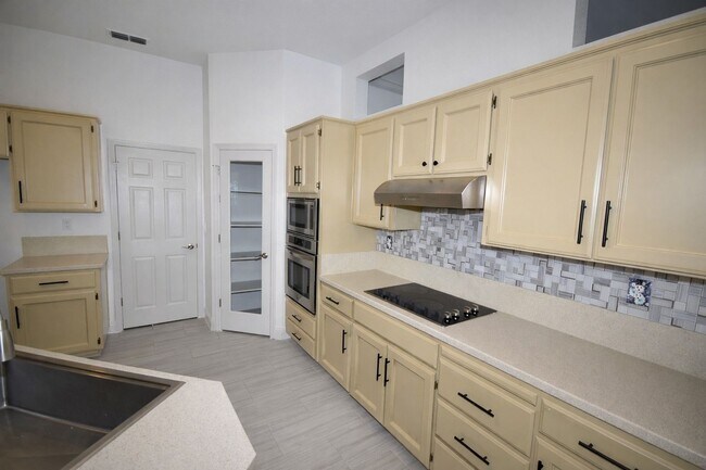 Foto del edificio - 2932 Cameron Dr