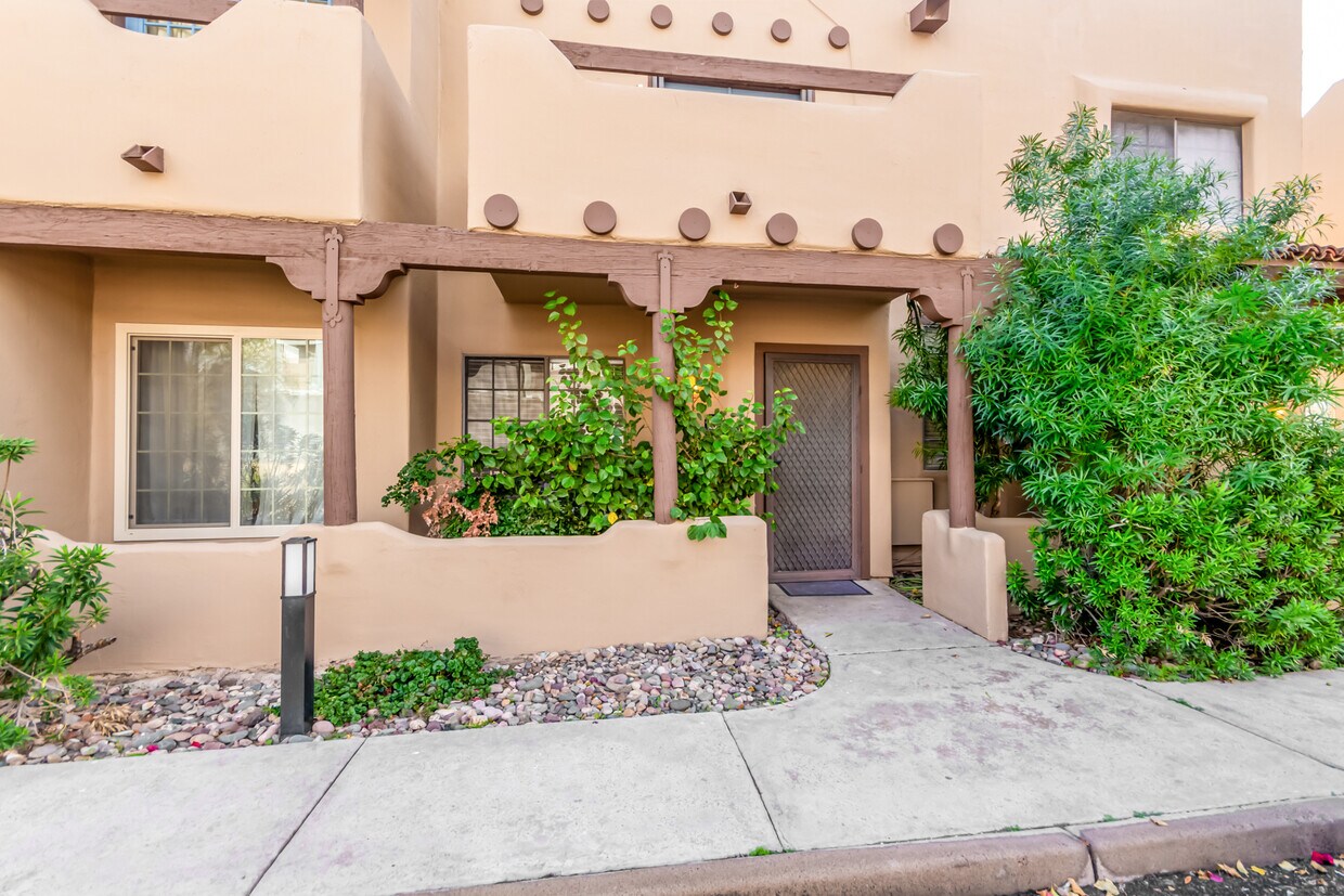 Foto principal - 1446 E Grovers Ave
