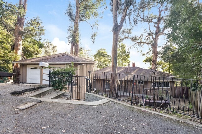 Building Photo - 4730 Sequoyah Rd