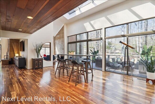 Building Photo - 4 br, 3.5 bath House - 8706 Bellwood Road