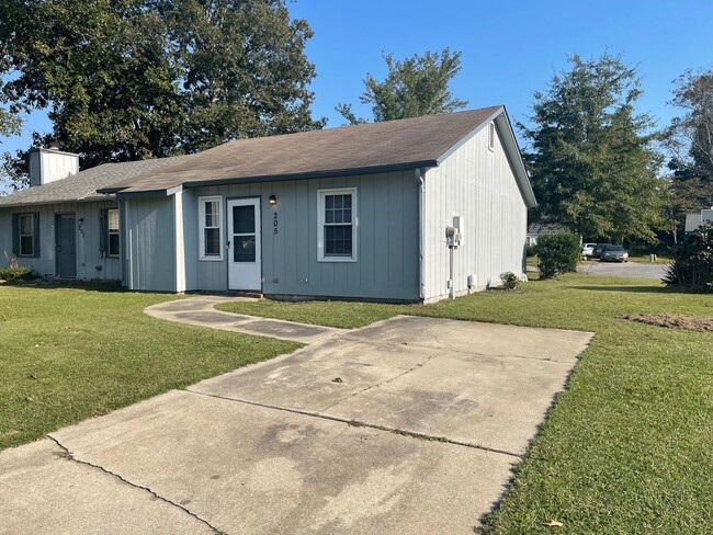 Building Photo - 2 bedroom 2 bathroom