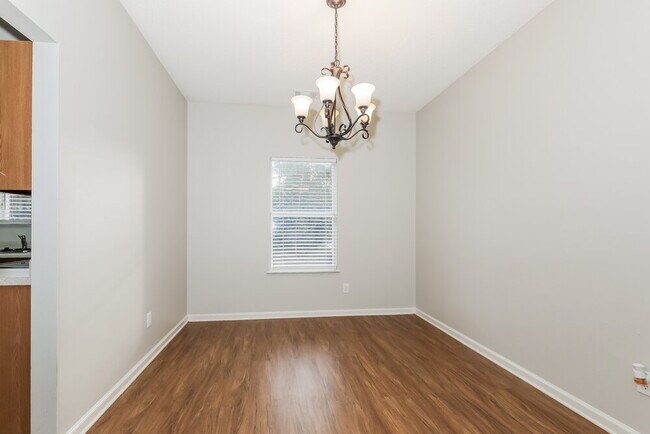 Building Photo - 1607 Thornwick Trace