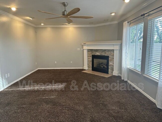 Foto del edificio - 895 Mountain View Rd