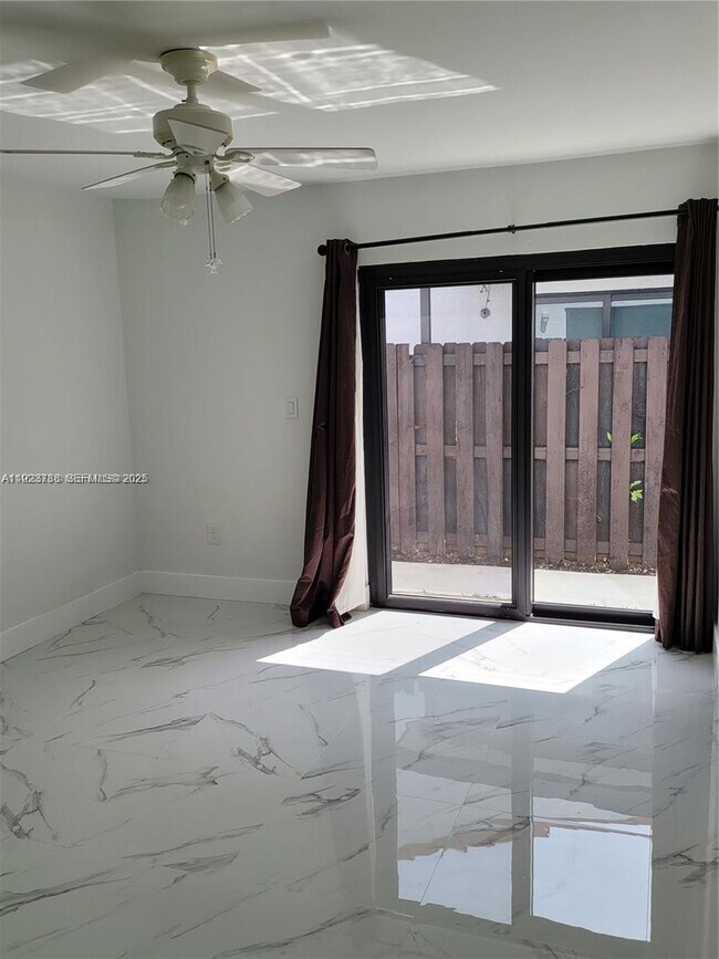 Foto del edificio - 8900 SW 5th Terrace