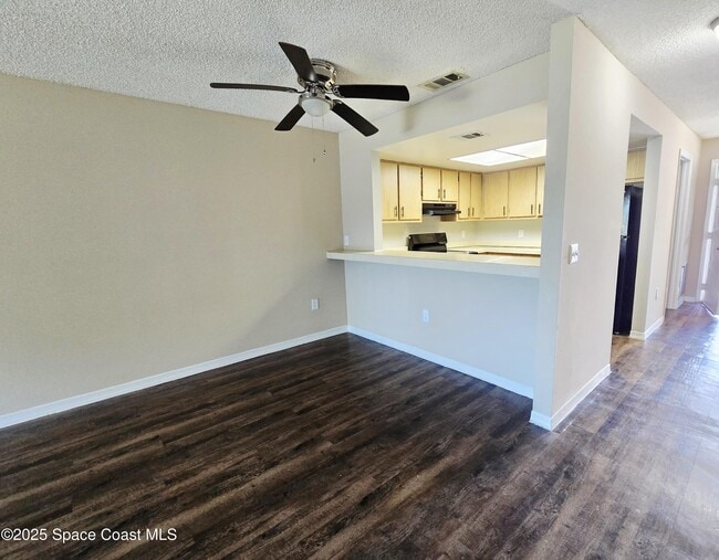 Foto del edificio - 2790 Rhonda Ln