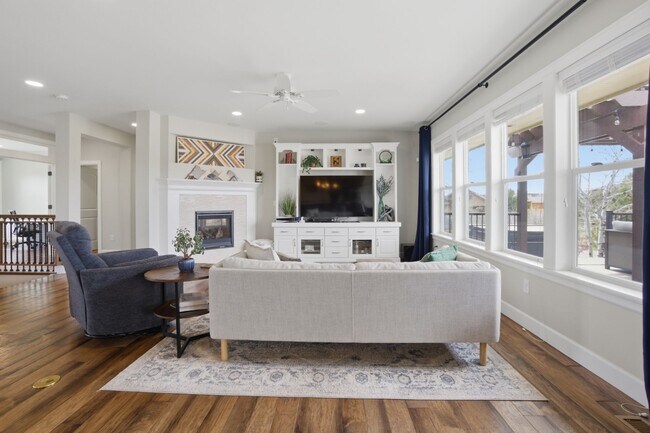 Foto del edificio - One-of-a-Kind 4-Bed Castle Rock Retreat with 4 car Attached Garage