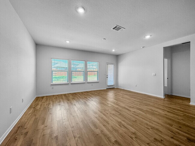 Foto del edificio - Free Month Special – Move In Today and Sav...