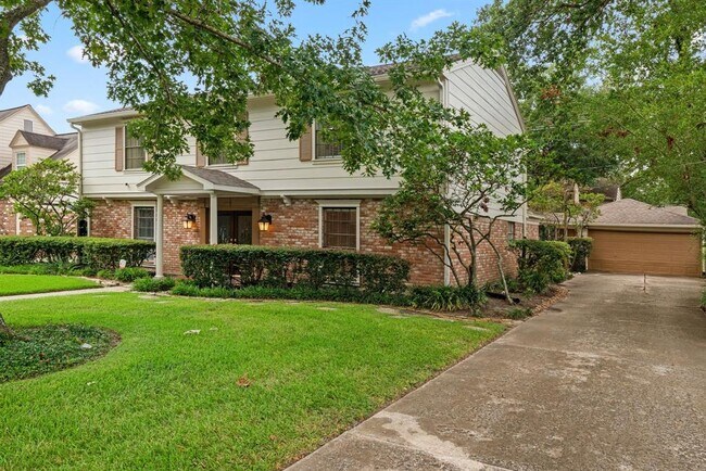 Foto del edificio - 527 Briar Knoll Dr