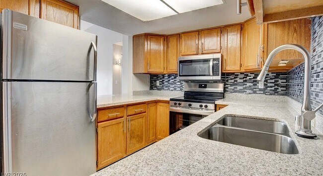 Building Photo - 3769 Carlyle Dr